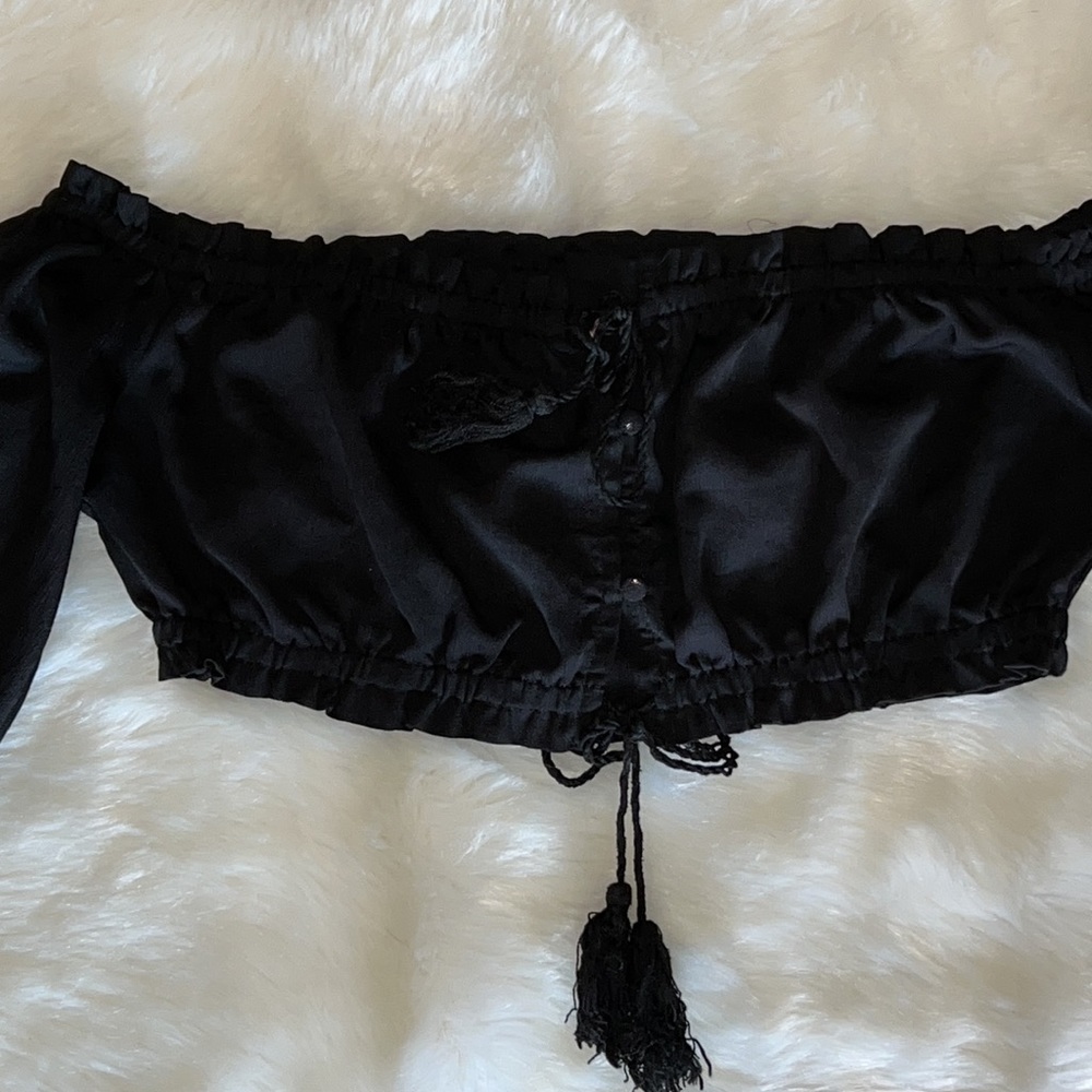 🌼FOR BUNDLE ONLY🌼
Love+harmony off shoulder black top 🌼 - Picture 4 of 8